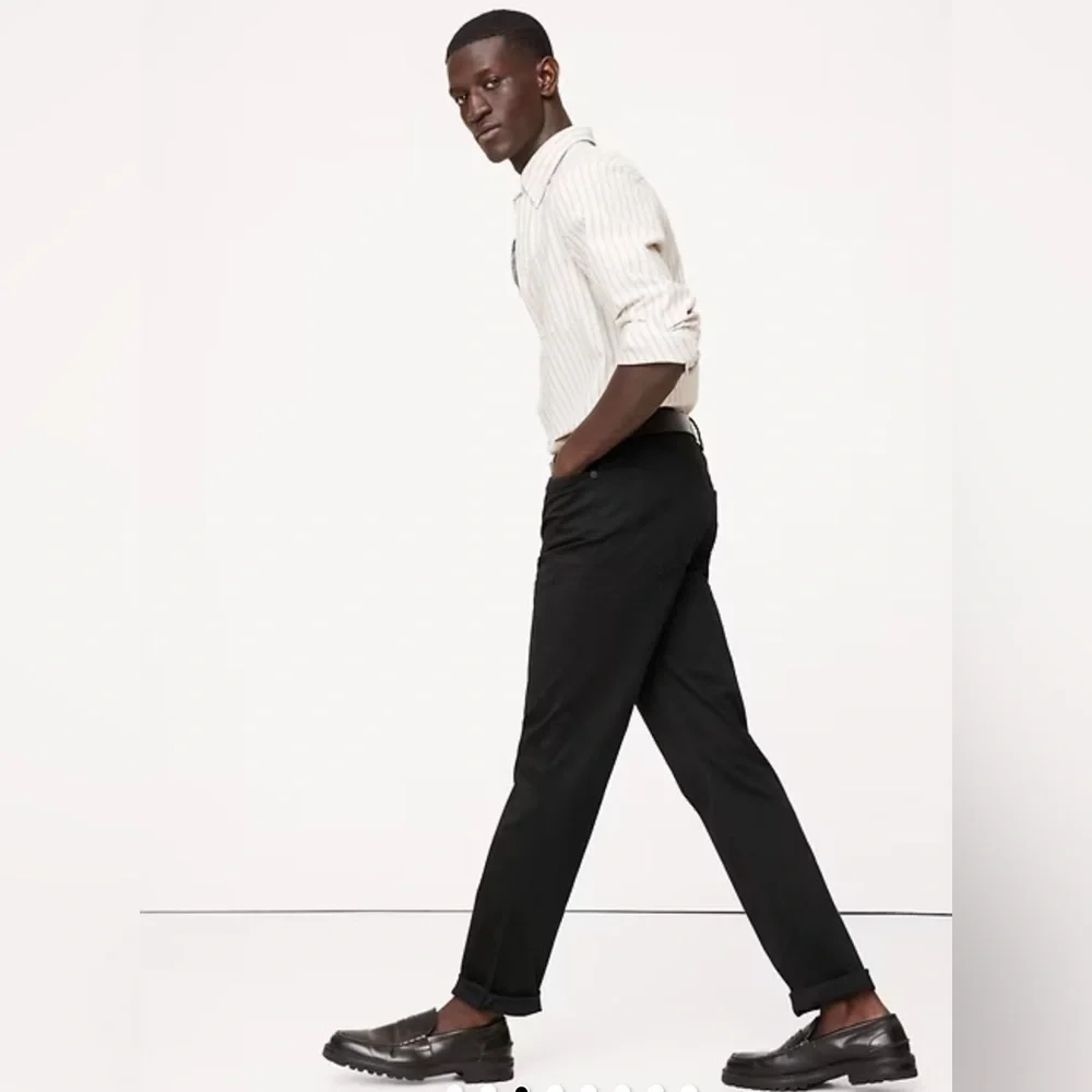 Banana Republic Slim Traveler Pant, Black- Size 32x30